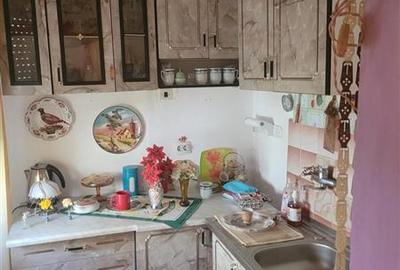 Apartament cu 3 camere nedecomandat în 9 Mai - 12