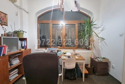 Eroilor Apartament 4 camere 150mp + curte - 2