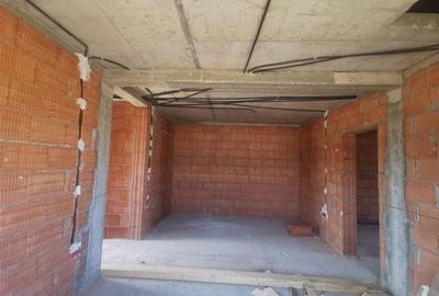 Duplex pe plan - 2 bai - canalizare - personalizare interioara - bucatarie inchi - 3