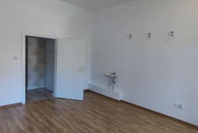 Birou, de 38 mp, în Central - 6