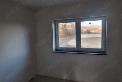 Vand 2 case , invecinate , semifinisate , la intrare in Valea Popii - 6