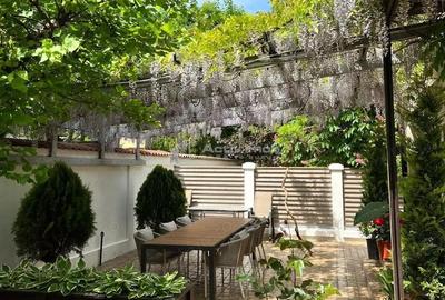 Casă cu 7 camere cu Teren 400 Mp în Central