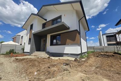 Casă individuală cu 4 camere cu Teren 258 Mp în Berceni - 2