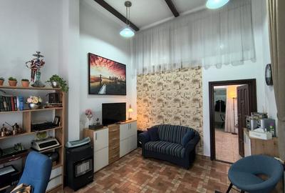 Spatiu comercial, ultracentral, Republicii, Oradea. 600 E/lună. Com 0 - 5