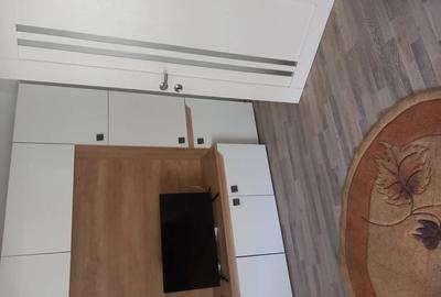 Vand garsoniera in Campulung, cartierul Grui, decomandata, confort 1 - 1