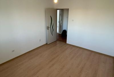 3 camere decomandat, Centrală proprie, Parcare inclusă, Zonă liniștită Chitila - 1