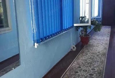 Vand casa cu 2 camere, bucatarie si baie - 1