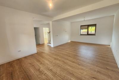 Duplex cu 4 camere cu Canalizare în Miroslava - 11