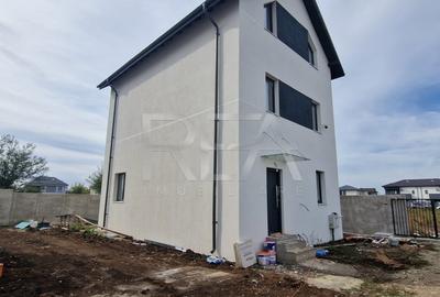 Casă individuală cu 4 camere cu Canalizare în Central - 1
