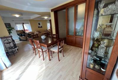 Proprietate deosebita de vanzare in centrul Bacaului- eleganta, istorie si inves - 17