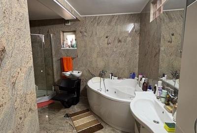 Casă cu 7 camere cu Teren 500 Mp în Valea Roșie - 2
