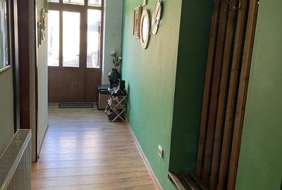 Casă cu 4 camere cu Teren 200 Mp în Central - 1