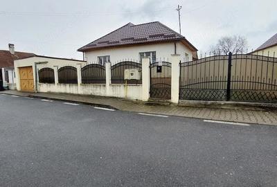 Casă cu 2 camere cu Teren 600 Mp în Central - 2