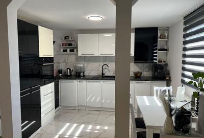 Casă cu 4 camere cu Teren 2972 Mp în Sânpetru Mic - 3