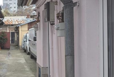 Casă 351 mp cu 3 Corpuri Separate (Gaze/Curent Individual) • Sector 1 - 1