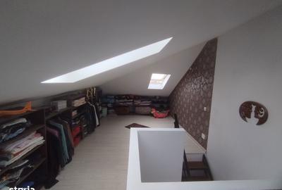 Casă cu 4 camere decomandat cu Teren 300 Mp în Central - 2