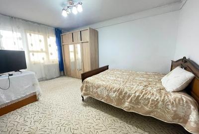 Apartament cu 3 camere decomandat, mobilat în Podu Roș - 3