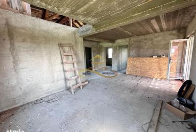 Casă cu 3 camere în Siretu - 1