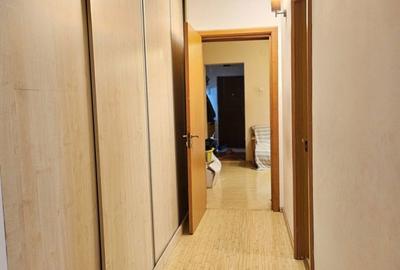 Apartament cu 4 camere semidecomandat în Craiovei - 1