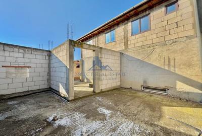 Casă individuală cu 12 camere cu Canalizare în Cristian - 15