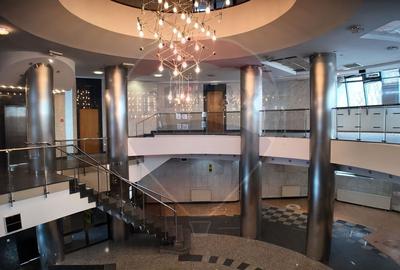 Spatiu comercial de inchiriat 455 mp, str Piata Revolutiei - 2