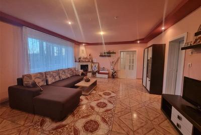 Casă cu 4 camere cu Teren 1200 Mp în Unirii - 2