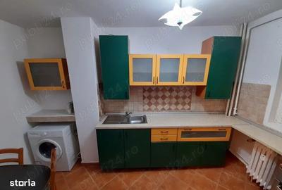 Apartament cu 3 camere, mobilat în Giurgiului