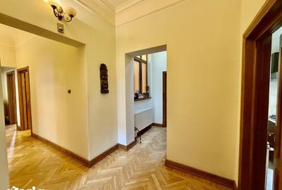 Casă cu 10 camere cu Canalizare în Central - 8