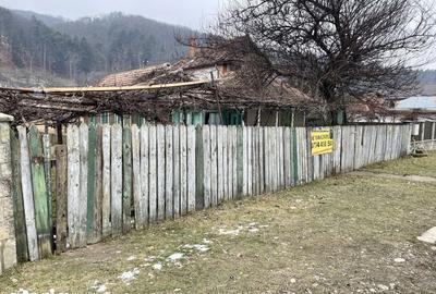 Casă cu 2 camere cu Teren 1695 Mp în Văleni - 8
