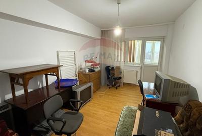 Apartament cu 4 camere decomandat în Central - 2