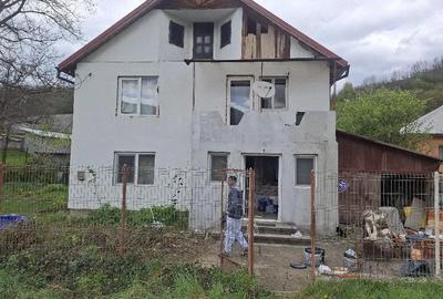 Casă cu 3 camere cu Teren 4 Mp în Nepos - 5