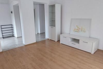 Apartament cu 3 camere decomandat în Tractorul - 2