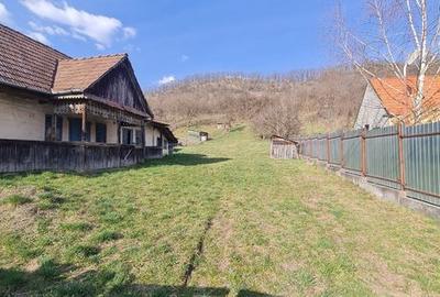 Teren de 1700 mp, în Corunca