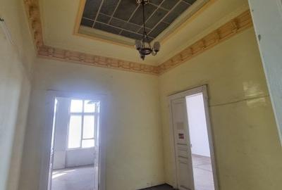 Casa lui Nicolae Dinischiotu - 60 camere - Imobil Istoric - 11