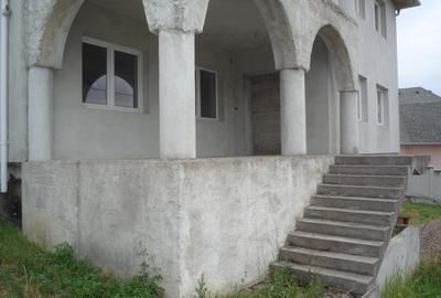 Casă cu 5 camere cu Teren 1250 Mp în Central - 15