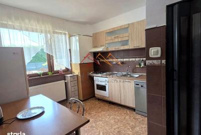 Casă cu 3 camere cu Canalizare în Central