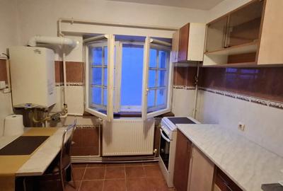 Apartament cu 3 camere semidecomandat în Central