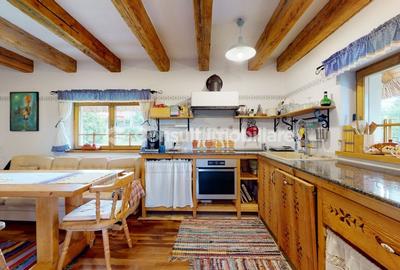 Casa deosebita, cu un stil traditional - 6