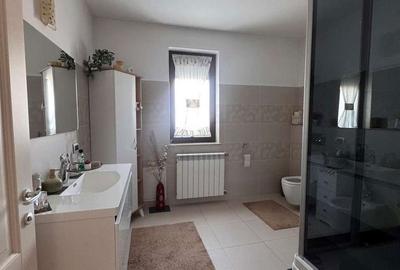 Casă cu 7 camere cu Teren 1100 Mp în Dumbrava - 11