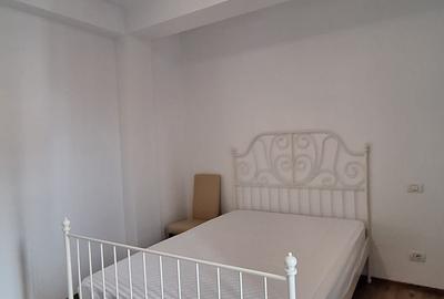 Apartament cu 3 camere nedecomandat, mobilat în 13 Septembrie - 6