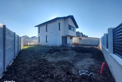 Casă cu 5 camere cu Canalizare în Central - 18