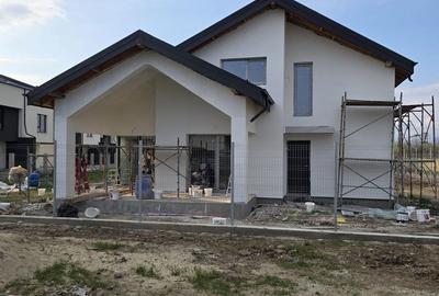 Casă cu 3 camere cu Canalizare în Central - 2