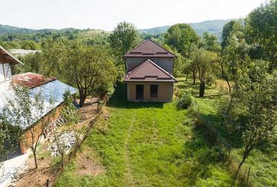 Casă cu Teren 1000 Mp în Runcu - 2