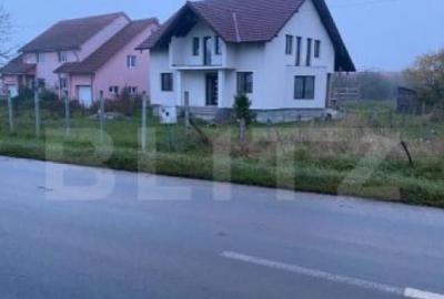 Casă cu 5 camere cu Teren 2400 Mp în Central - 2