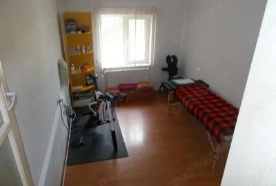 Casă cu 6 camere în Central - 2