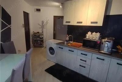 2 camere la 10min de Piata Balcescu etaj 4 cu acoperis,,recent renovat.