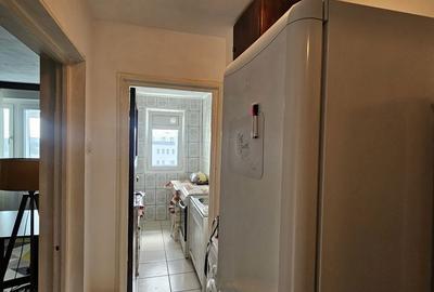 Apartament cu 3 camere semidecomandat în Berceni - 2
