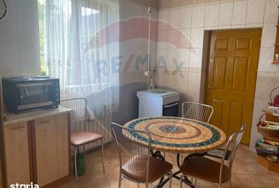 Casă cu 5 camere cu Piscina în Central - 4