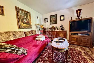 Apartament cu 4 camere decomandat, mobilat în Torontalului