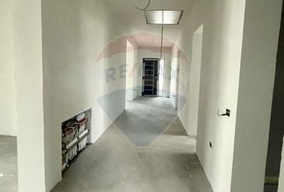 Casă individuală cu 6 camere cu Teren 892 Mp în Est - 14